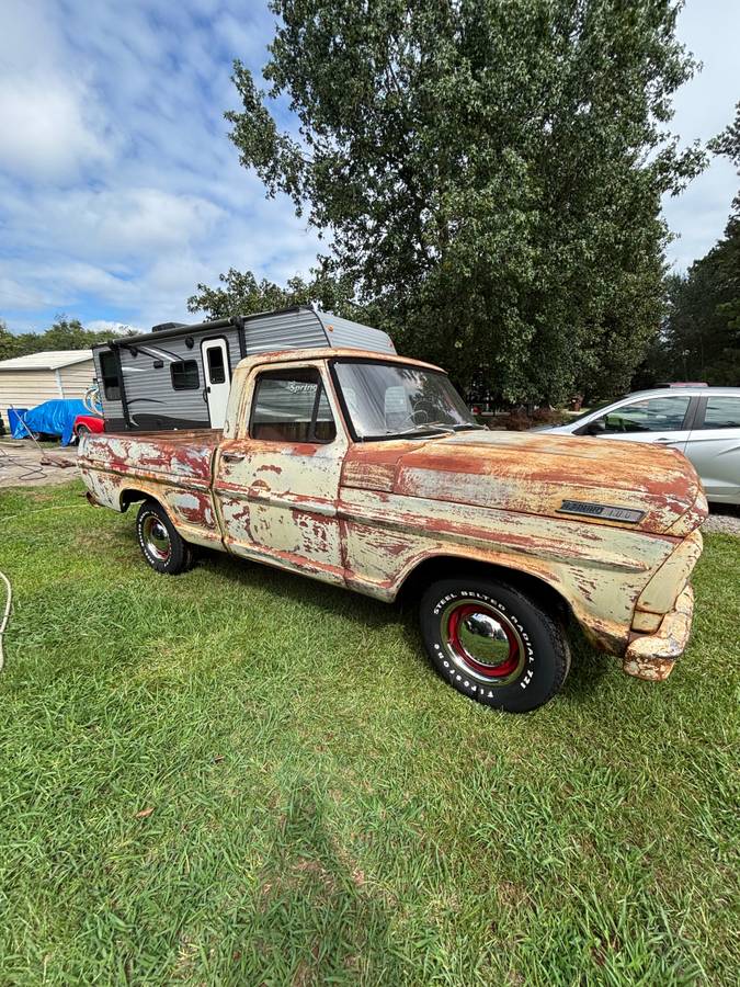 Ford-f100-custom-1967-yellow-2