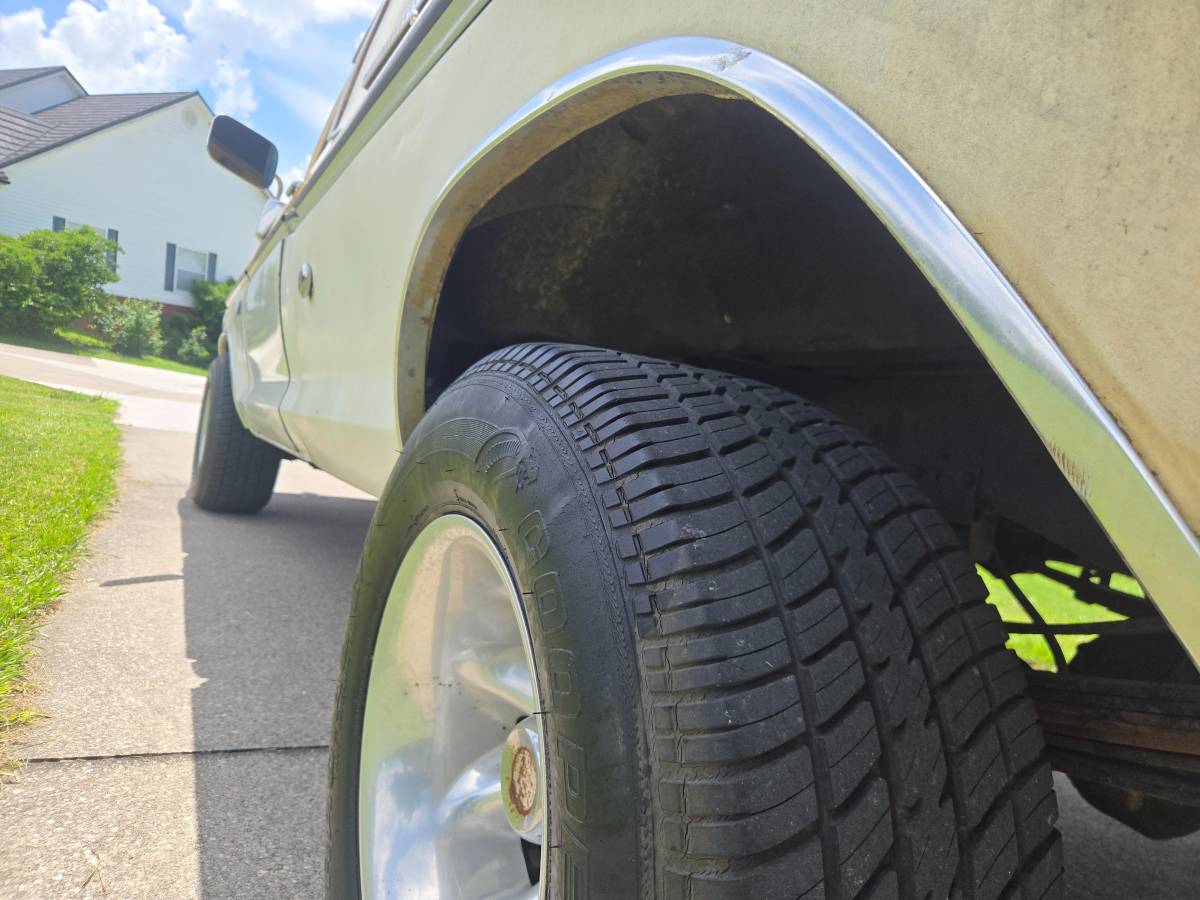 Ford-f100-custom-1975-20