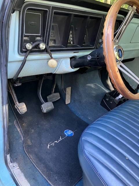 Ford-f100-custom-1976-blue-10