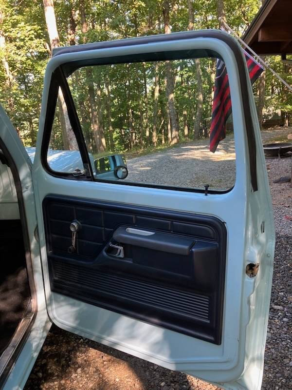 Ford-f100-custom-1976-blue-14