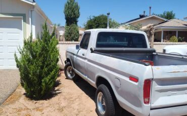 Ford-f100-custom-1977-grey
