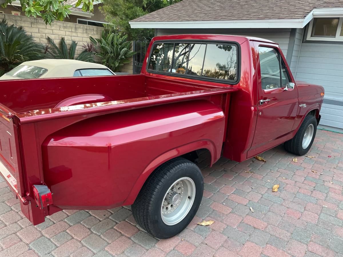 Ford-f100-custom-1980-red-2