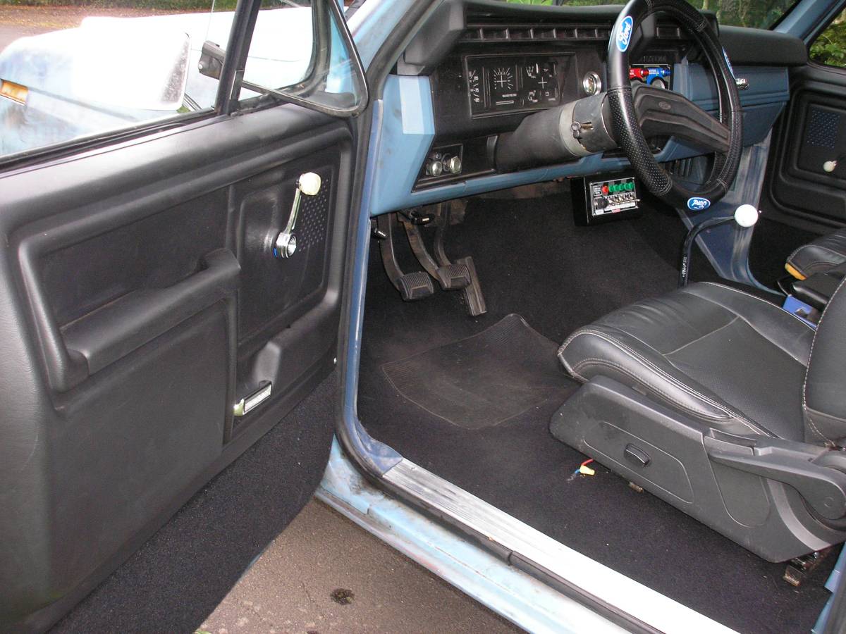 Ford-f100-custom-1981-15
