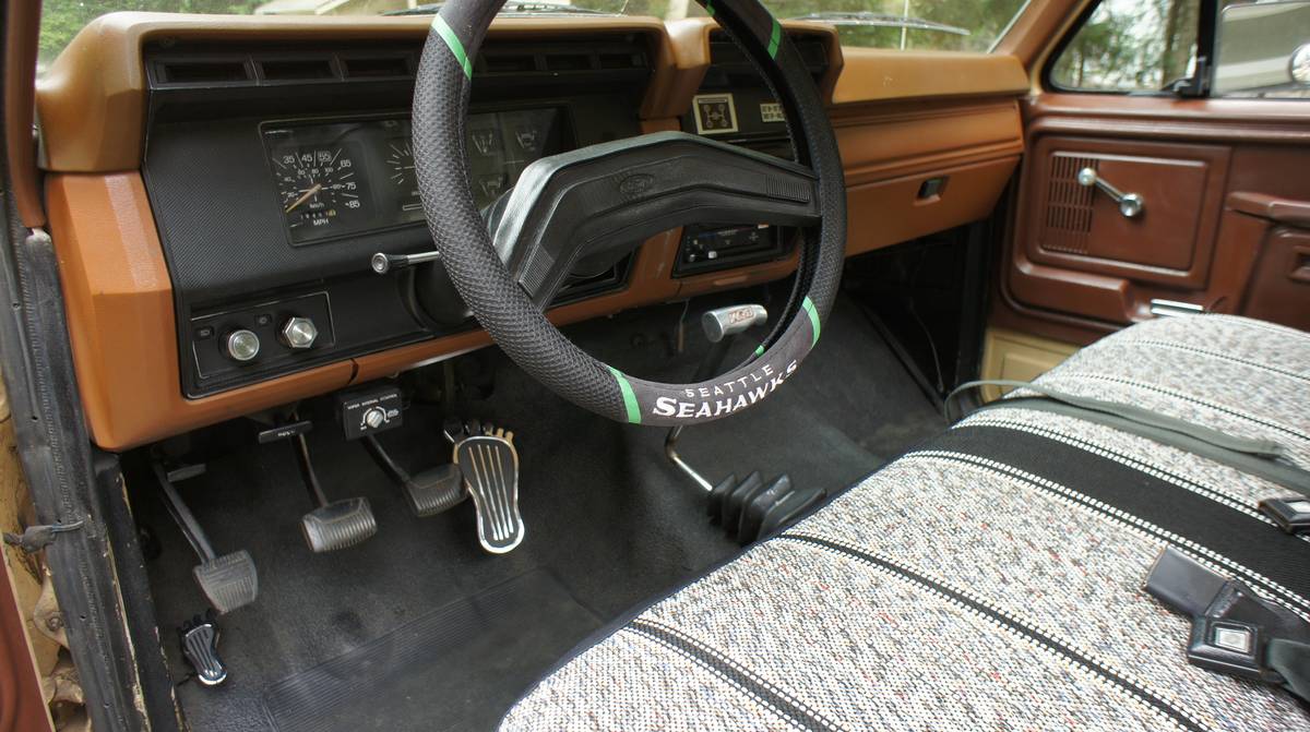 Ford-f100-custom-1981-yellow-11