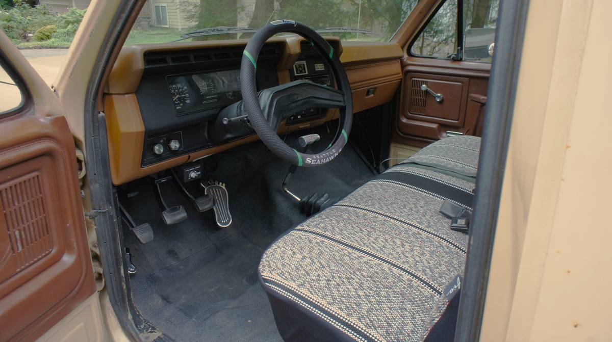 Ford-f100-custom-1981-yellow-12