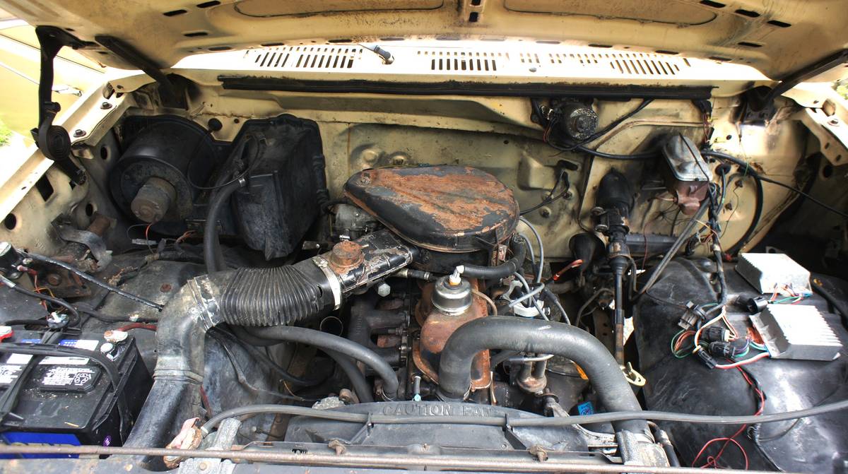 Ford-f100-custom-1981-yellow-15