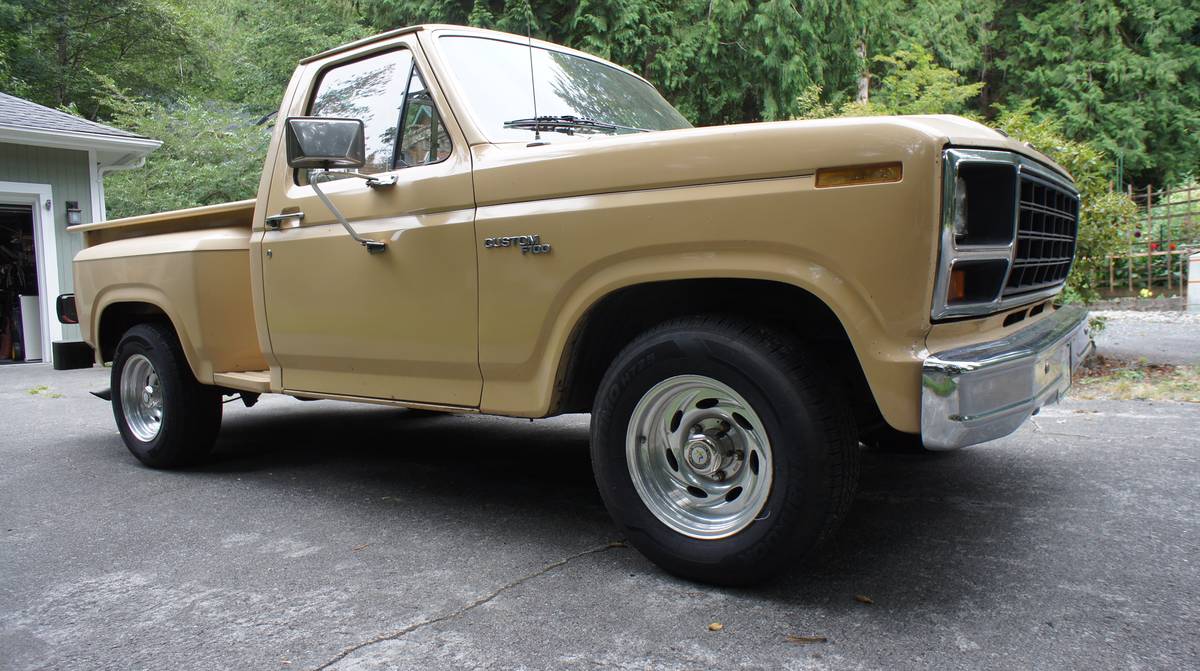 Ford-f100-custom-1981-yellow