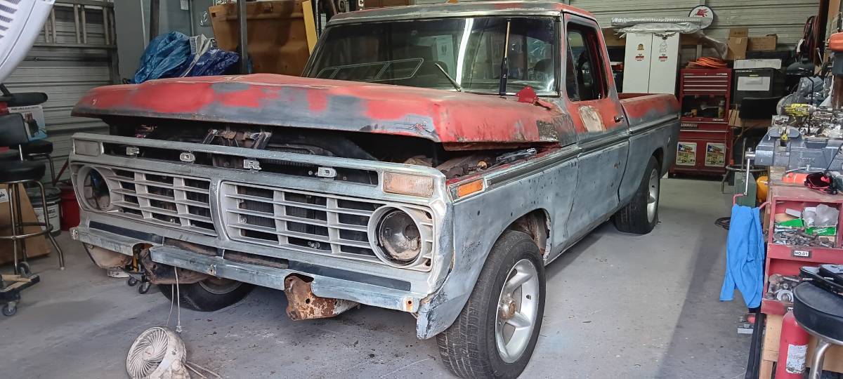 Ford-f100-pickup-1975-red-10