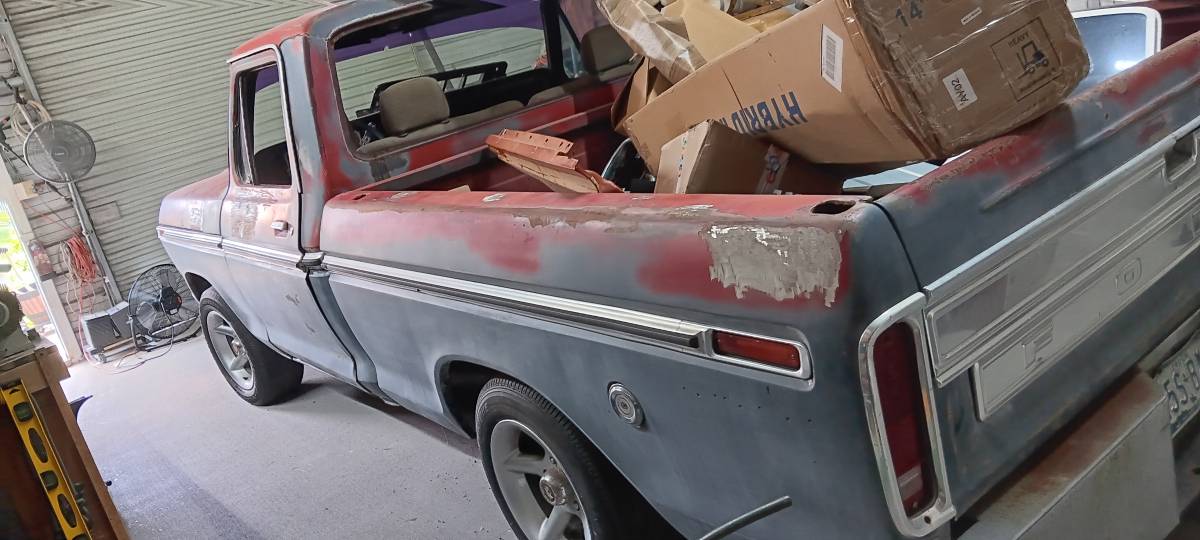 Ford-f100-pickup-1975-red-3
