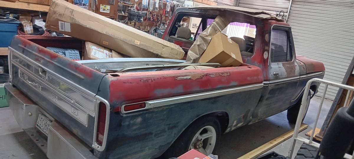 Ford-f100-pickup-1975-red-4