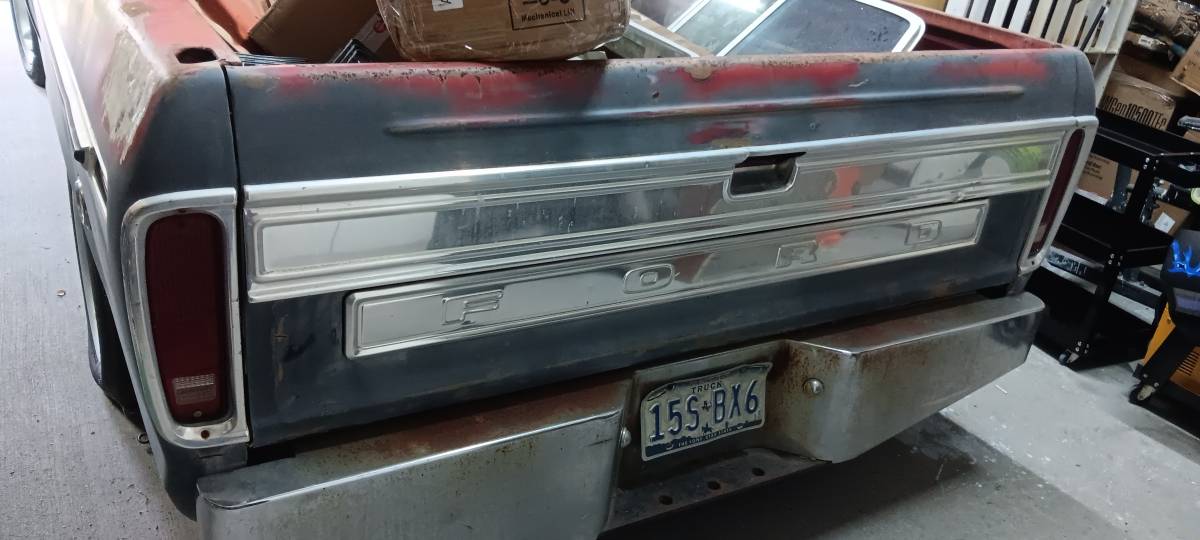 Ford-f100-pickup-1975-red-5