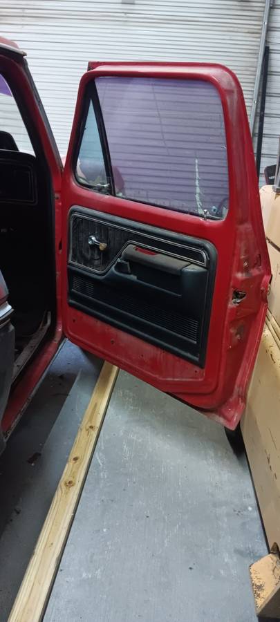 Ford-f100-pickup-1975-red-9