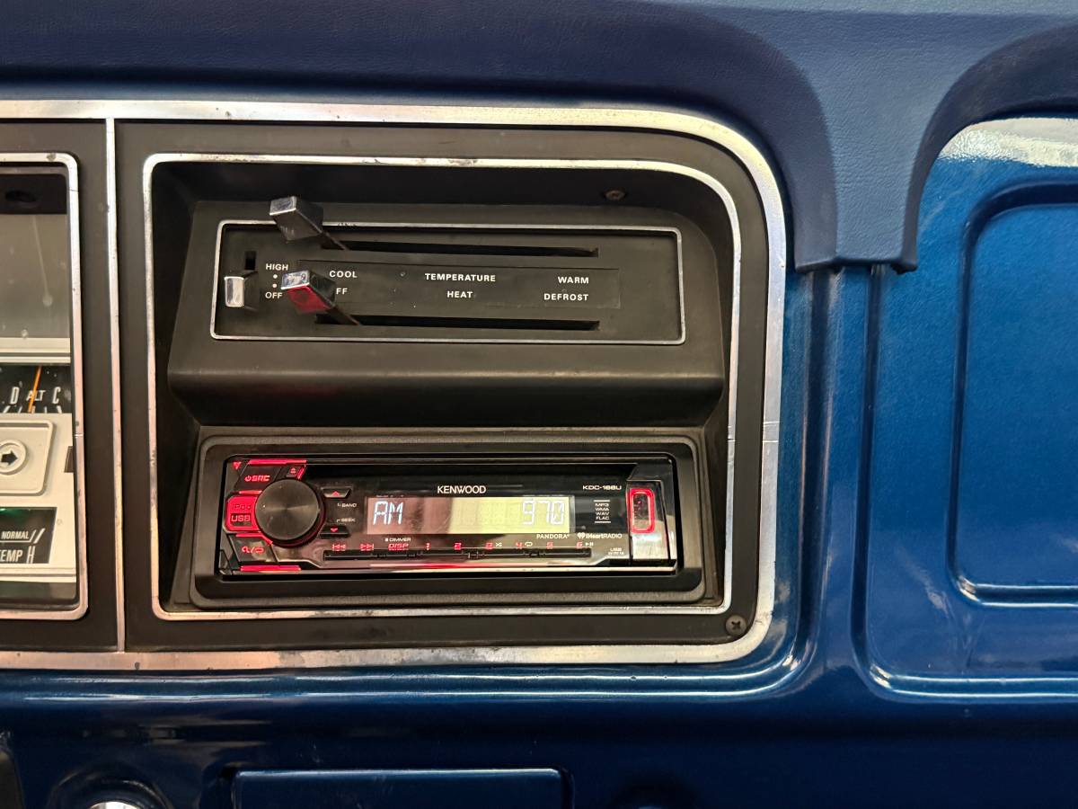 Ford-f100-pickup-1979-blue-10