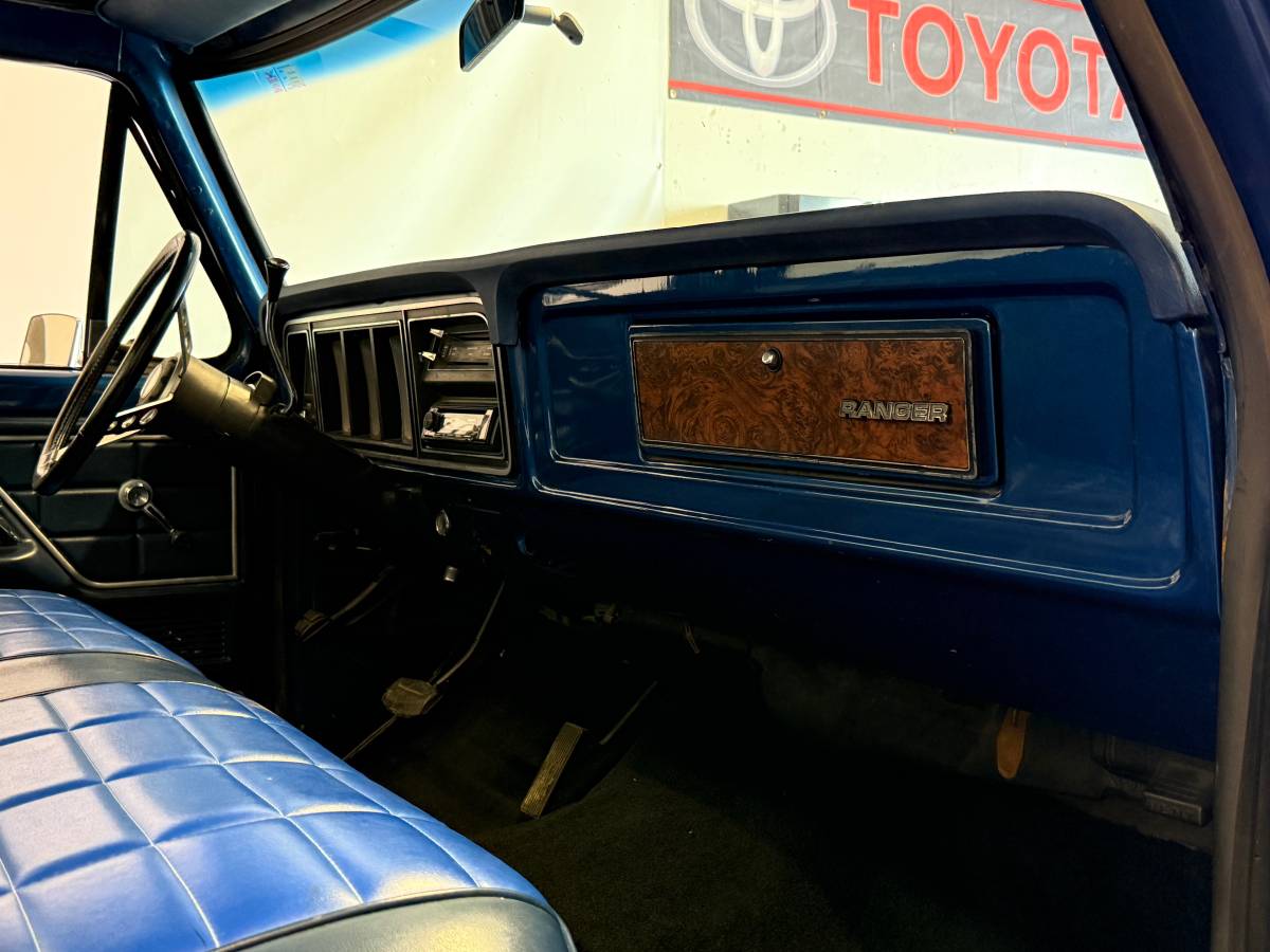 Ford-f100-pickup-1979-blue-11