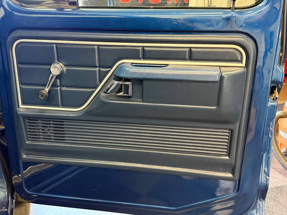 Ford-f100-pickup-1979-blue-12