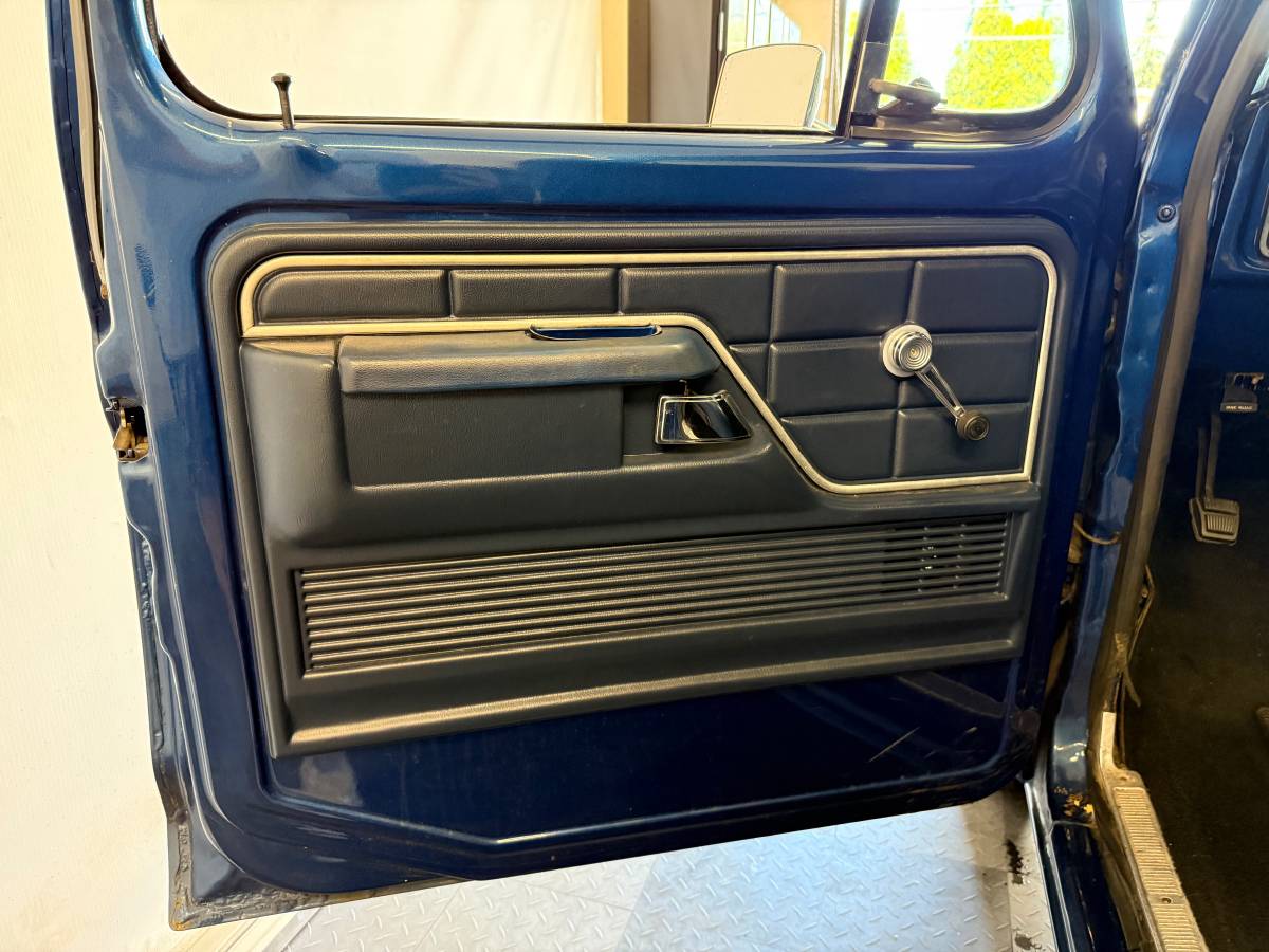 Ford-f100-pickup-1979-blue-7