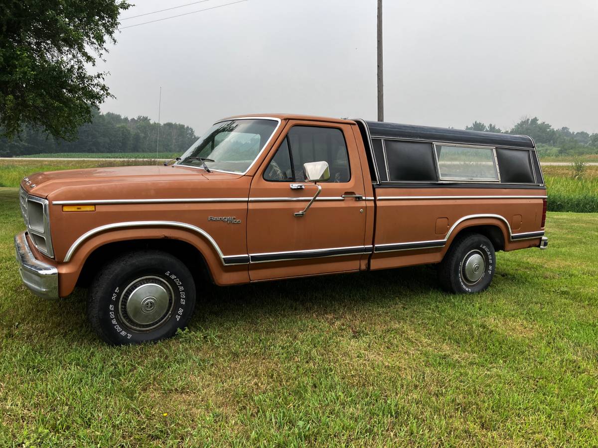 Ford-f100-pickup-1981-brown