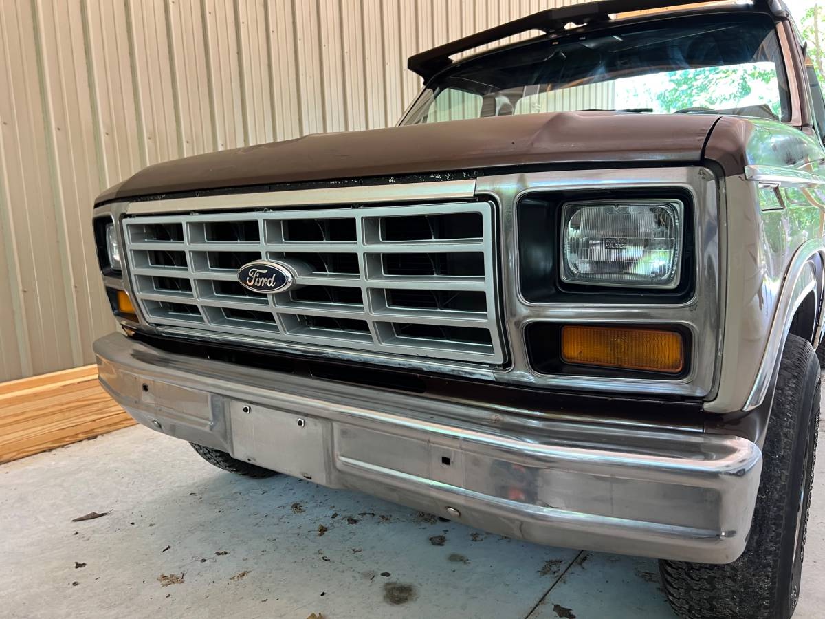 Ford-f100-pickup-1983-brown-13