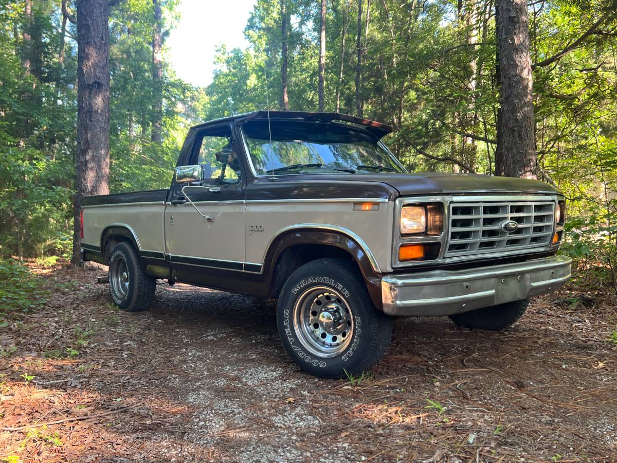 Ford-f100-pickup-1983-brown