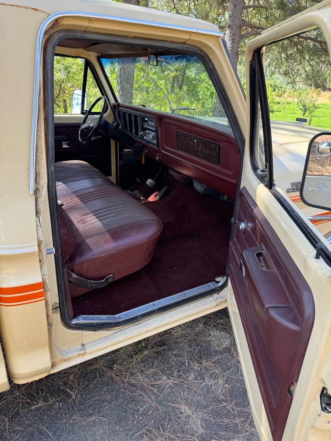 Ford-f150-1979-white-10