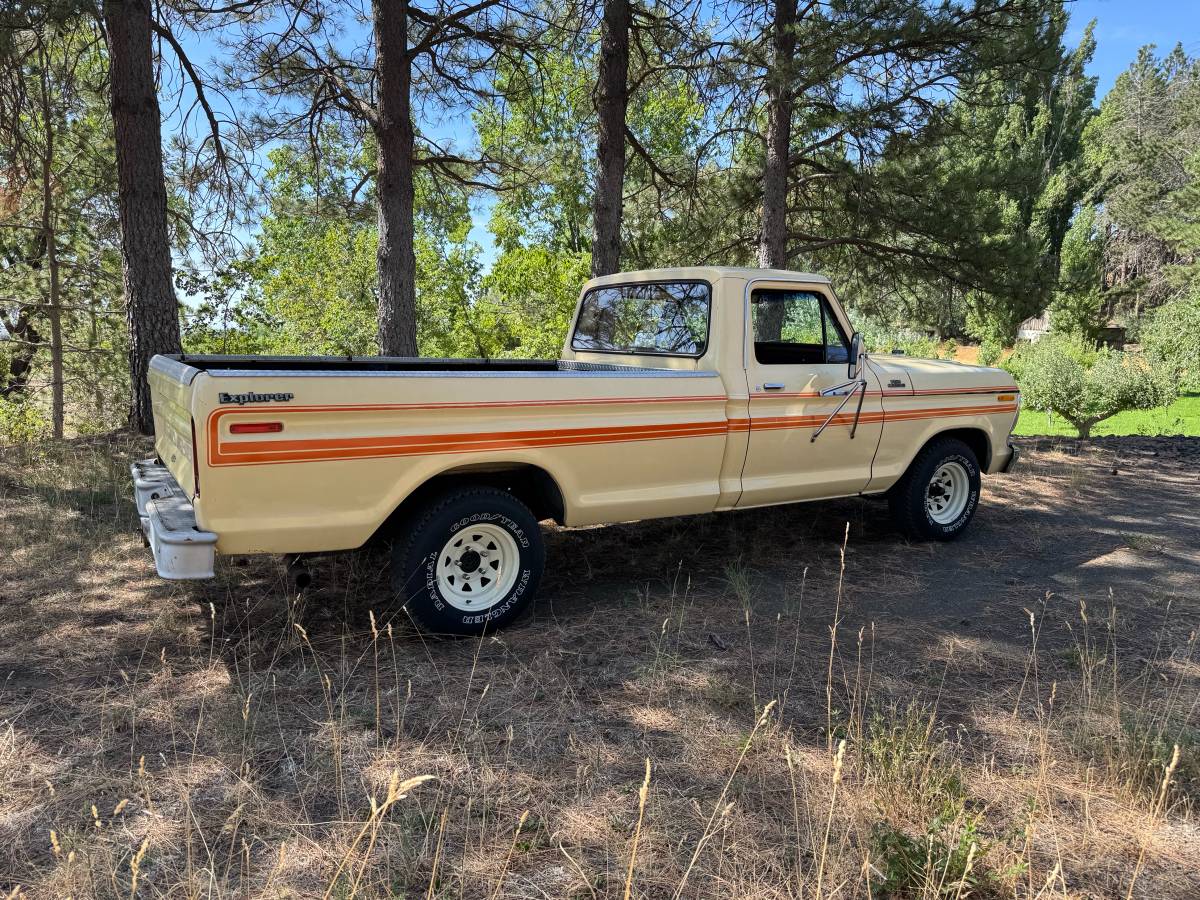 Ford-f150-1979-white-6