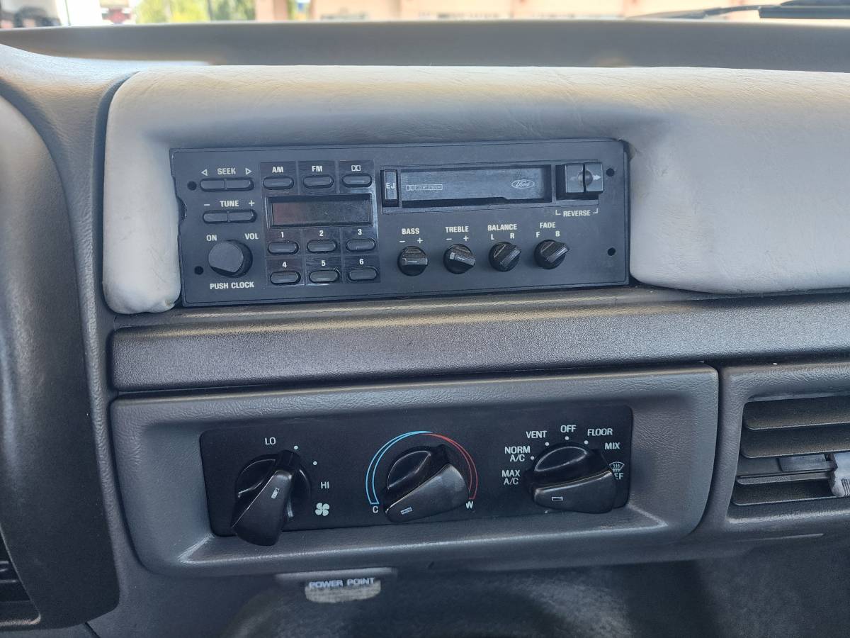 Ford-f150-xlt-short-bed-4x4-1993-13