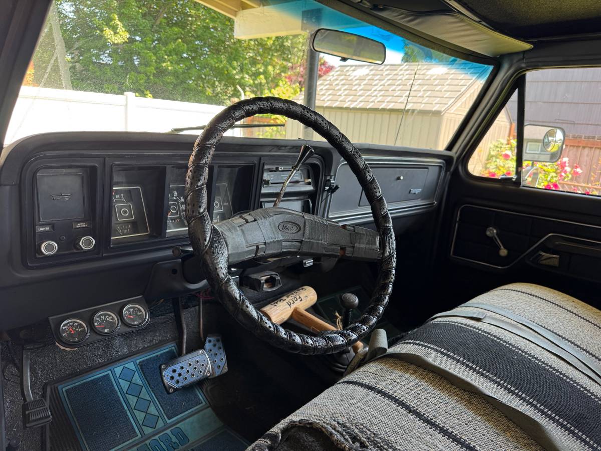 Ford-f250-1974-black-4