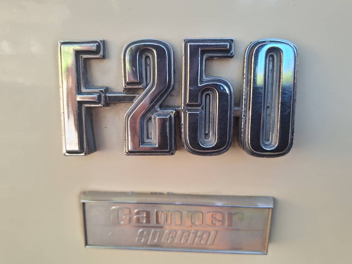 Ford-f250-1976-white-4