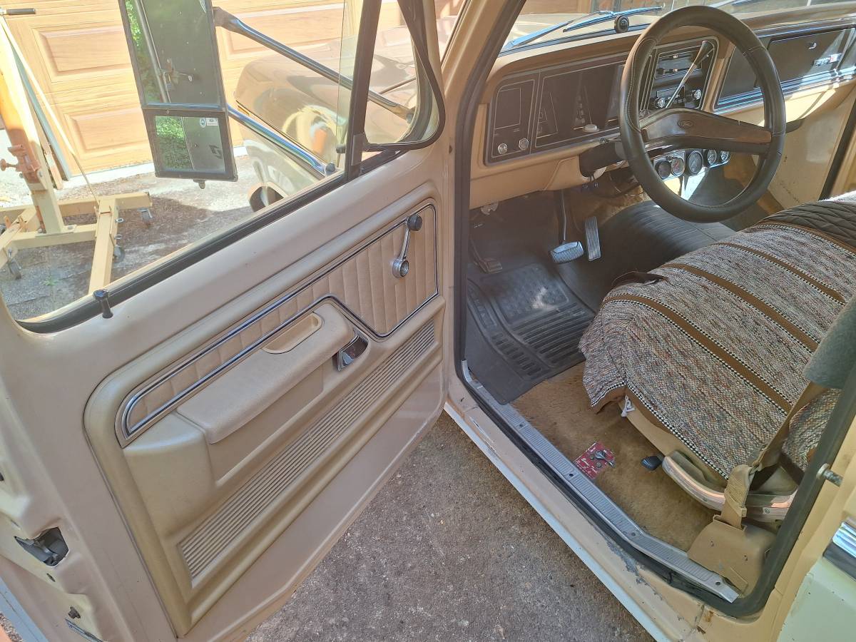 Ford-f250-1976-white-9