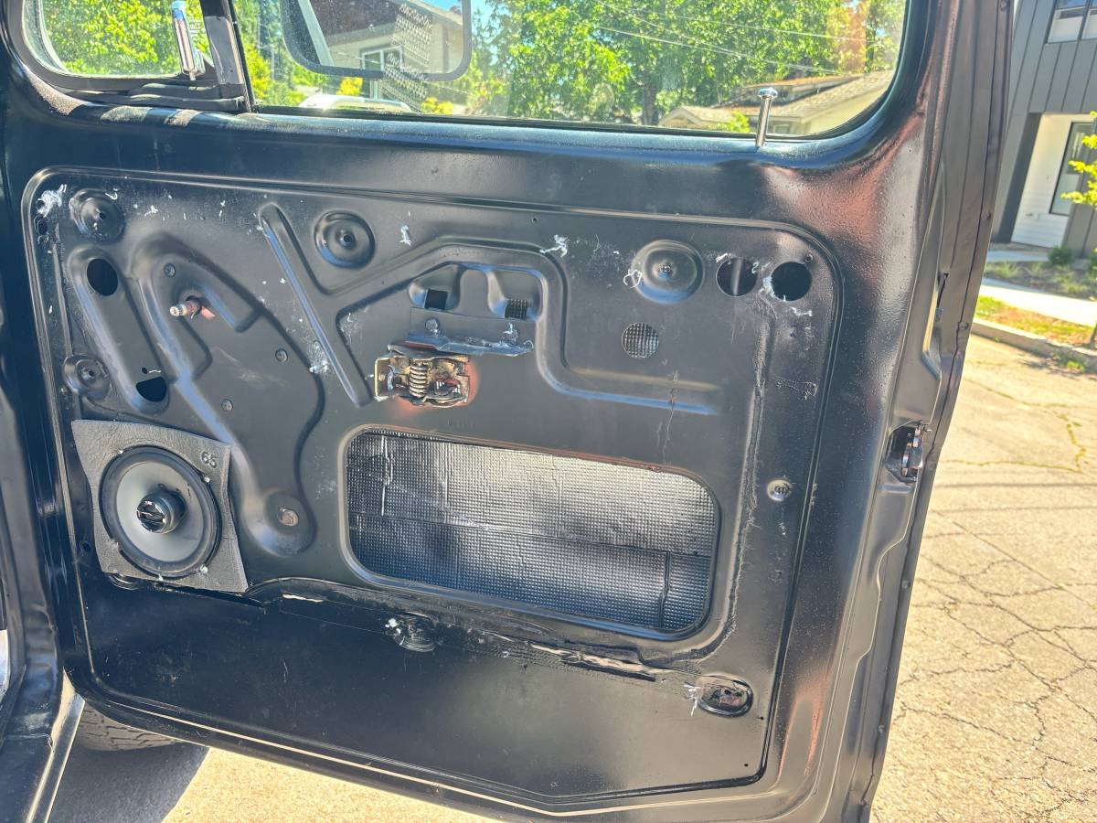 Ford-f250-1979-black-1