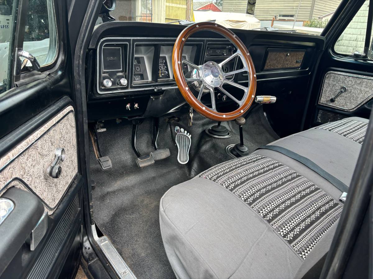 Ford-f250-1979-black-2