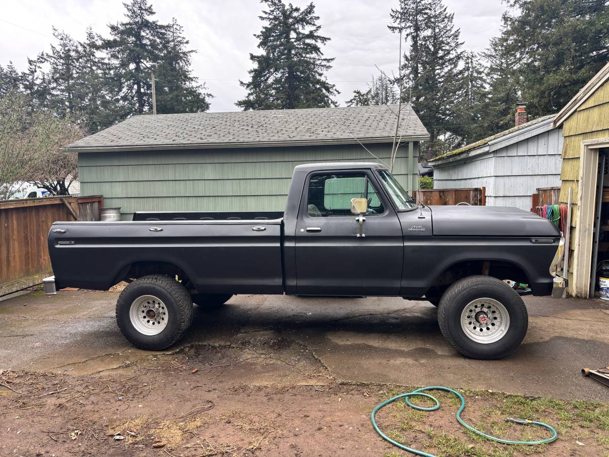 Ford-f250-1979-black-5