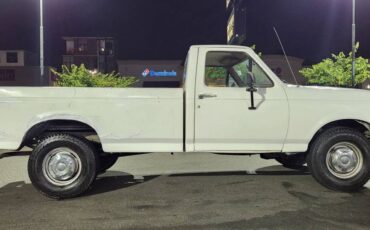 Ford-f250-1987-white-1