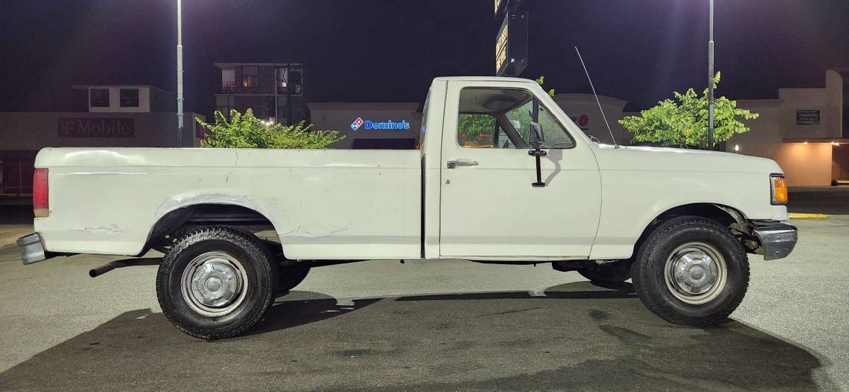 Ford-f250-1987-white-1