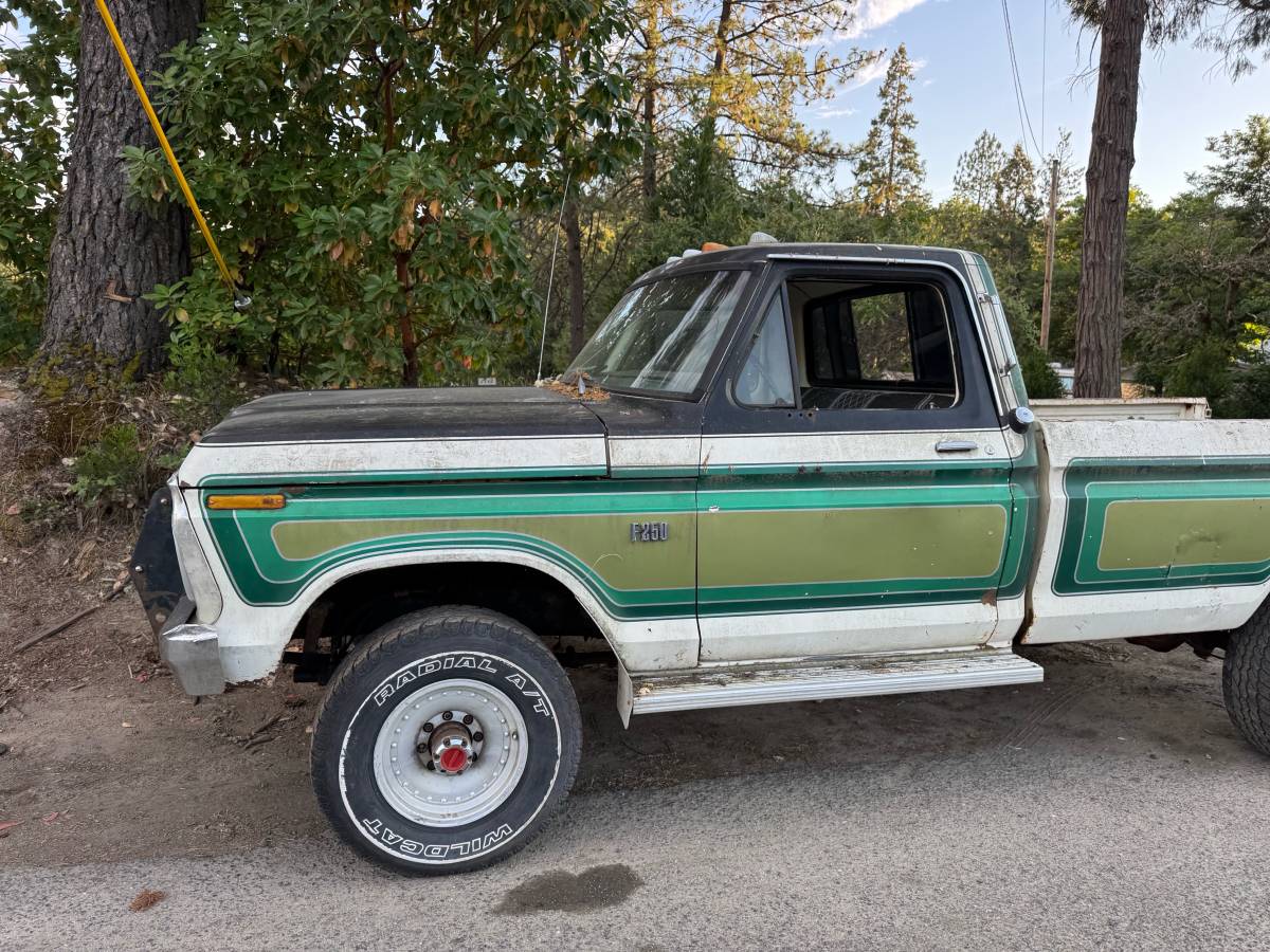 Ford-f250-4x4-1974-green-1