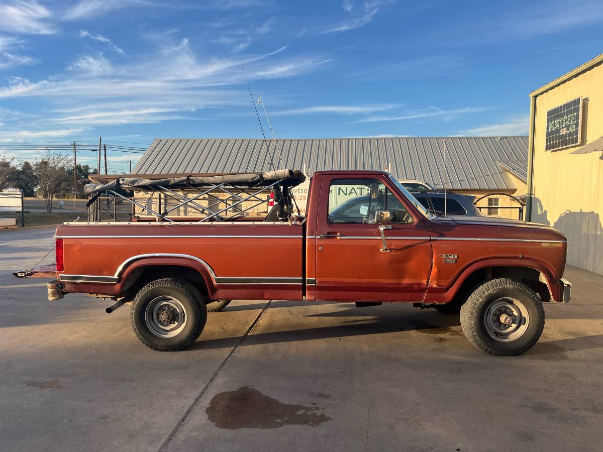 Ford-f250-4x4-diesel-1984-brown-1
