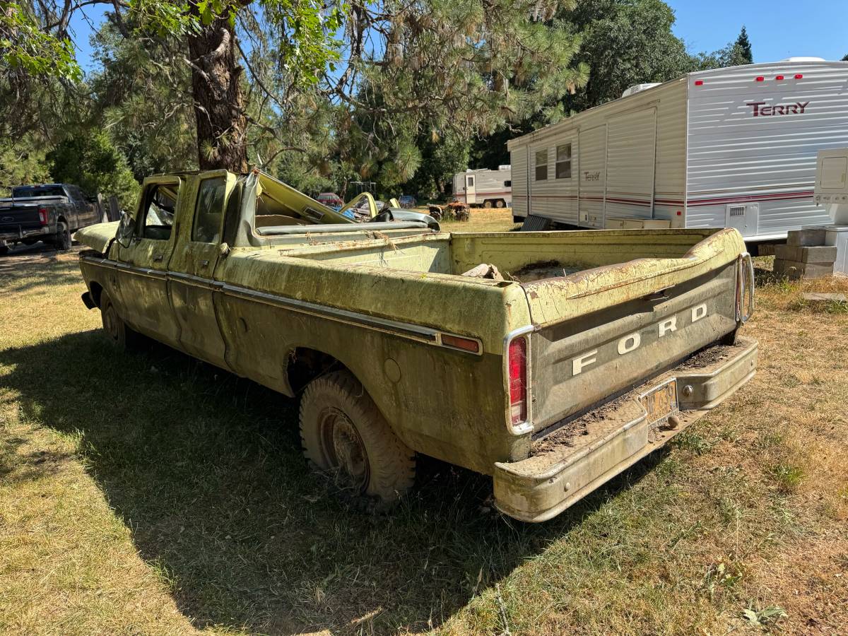 Ford-f250-crew-cab-4x4-1975-1