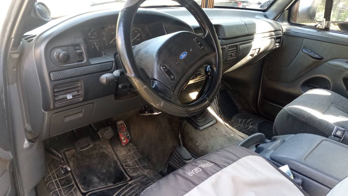 Ford-f250-diesel-1993-white-3