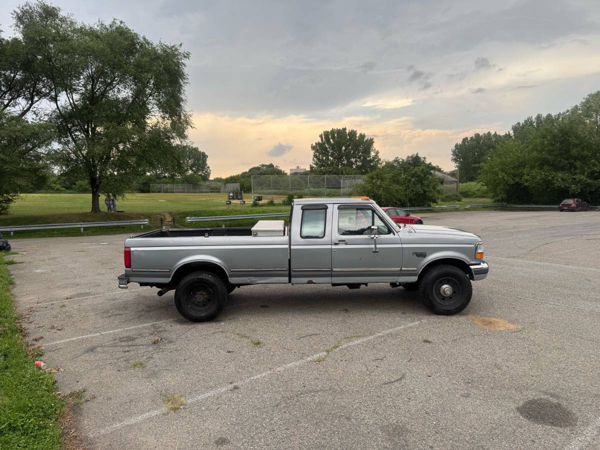 Ford-f250-diesel-1995-grey-10