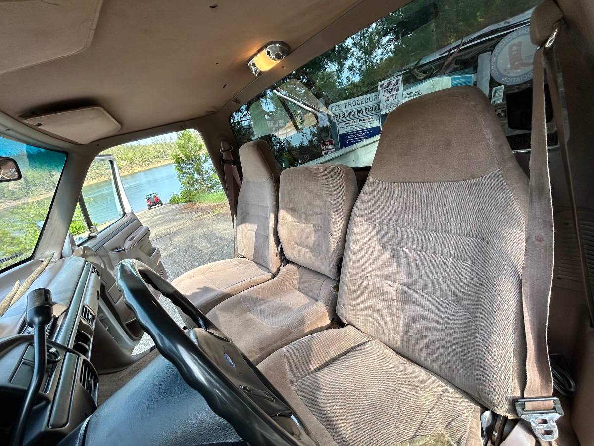 Ford-f250-diesel-1995-white-2