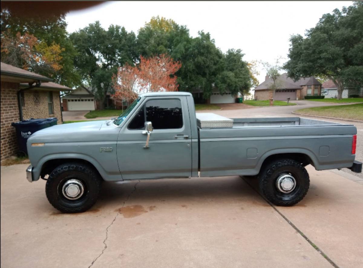 Ford-f250-diesel-6.9-1984-grey