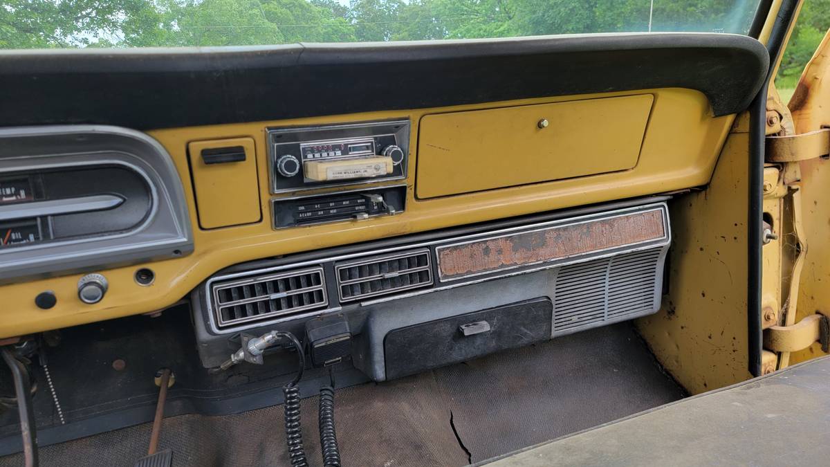 Ford-f250-explorer-amp-camper-special-34-ton-1972-yellow-10