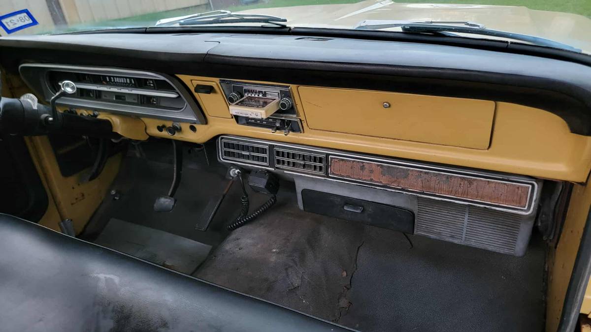 Ford-f250-explorer-amp-camper-special-34-ton-1972-yellow-9