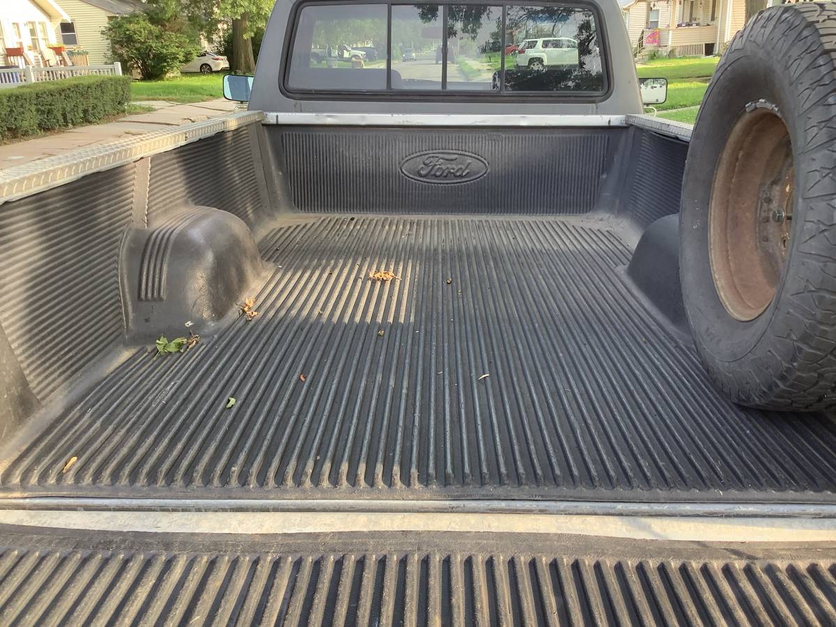 Ford-f250-lariat-4x4-1989-grey-7