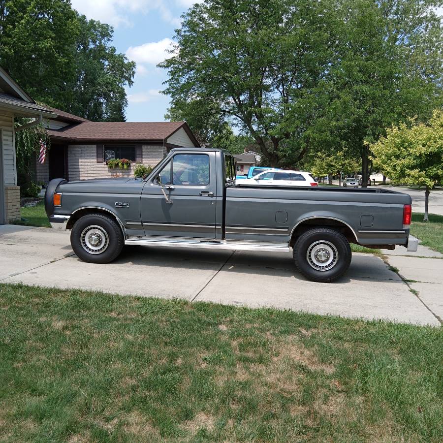Ford-f250-xlt-lariat-1987-grey-1