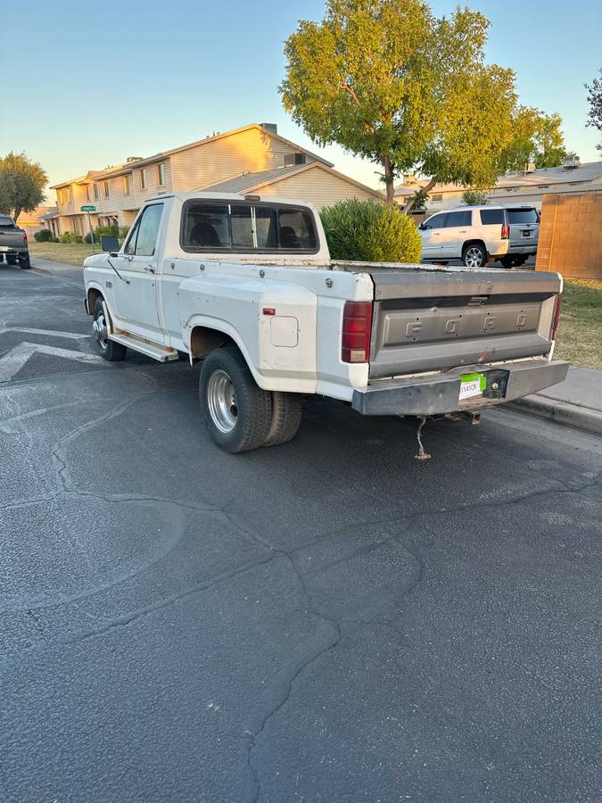 Ford-f350-diesel-1985-white-2