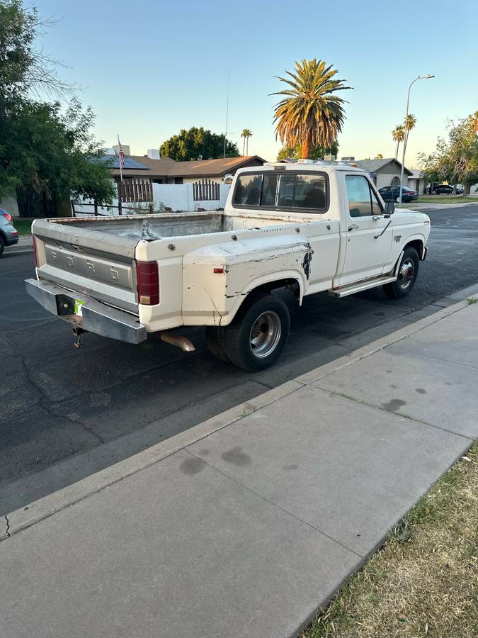 Ford-f350-diesel-1985-white-3