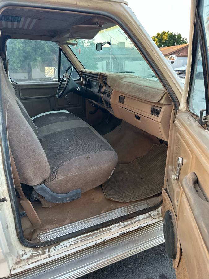 Ford-f350-diesel-1985-white-4