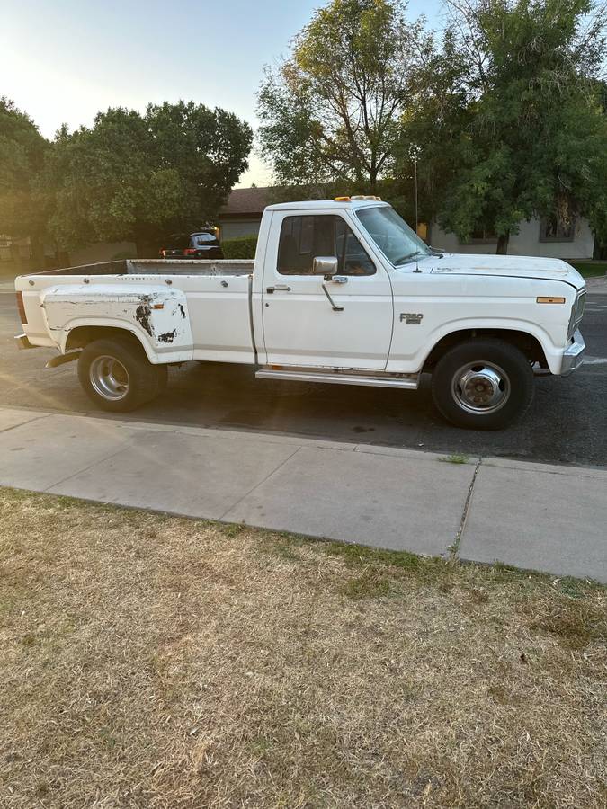 Ford-f350-diesel-1985-white