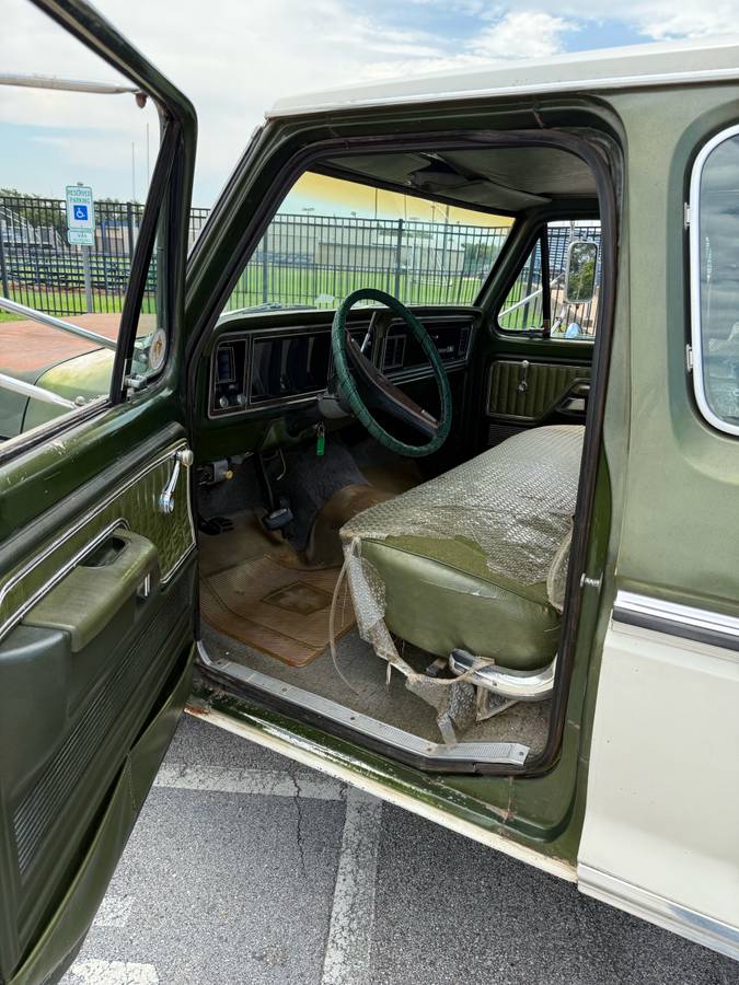 Ford-f350-super-cab-camper-special-1976-green-15
